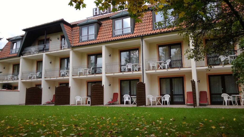 באד קוניגסהופן אים גראבפלד Landhotel Vierjahreszeiten מראה חיצוני תמונה