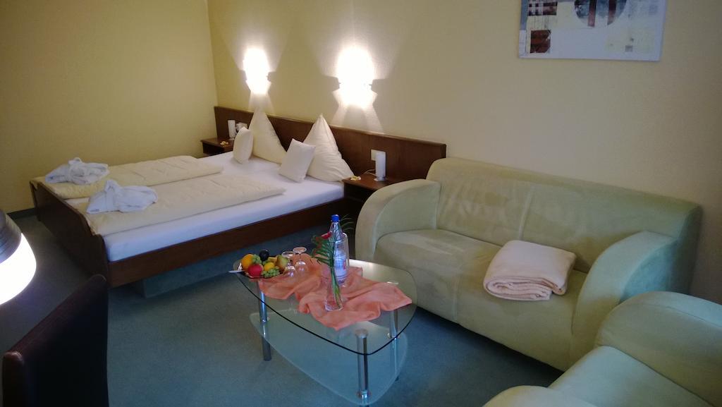 באד קוניגסהופן אים גראבפלד Landhotel Vierjahreszeiten חדר תמונה