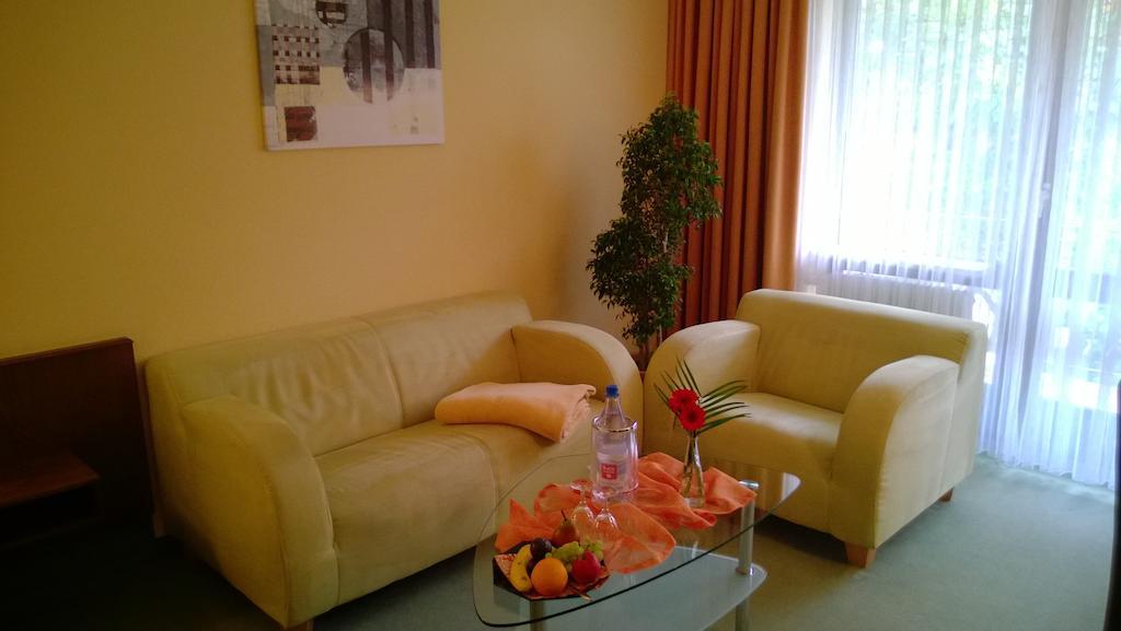 באד קוניגסהופן אים גראבפלד Landhotel Vierjahreszeiten חדר תמונה
