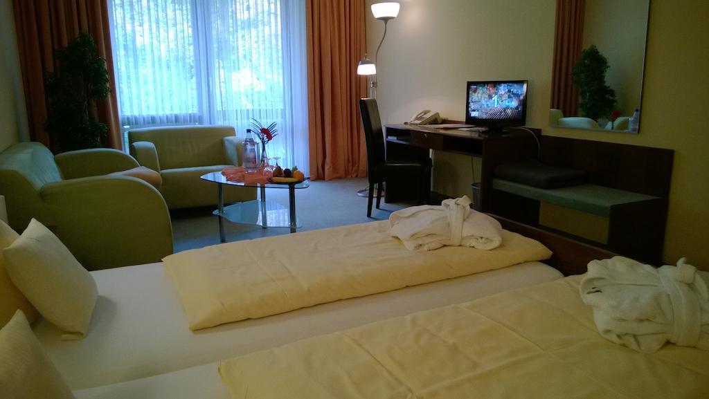 באד קוניגסהופן אים גראבפלד Landhotel Vierjahreszeiten חדר תמונה